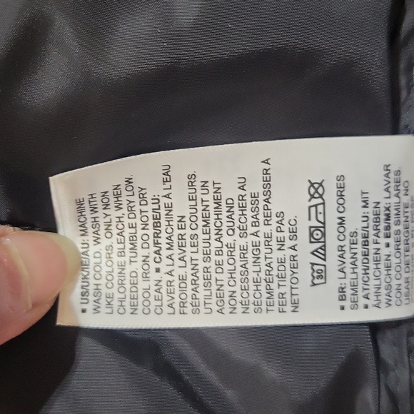 AMAZON ESSENTIALS Black Packable Lightweight Water-Resistant Puffer Jacket - Picture 10 of 11